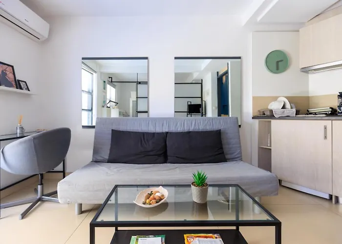 Aiolos Glyfada Centre 3